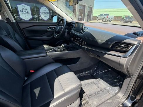 Used 2021 Nissan Rogue SV w/ Premium Package image 41