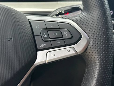 Used 2025 Volkswagen Tiguan SE R-Line AWD/4WD image 8