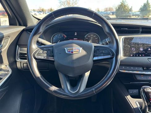 Used 2023 Cadillac XT4 Premium Luxury image 14