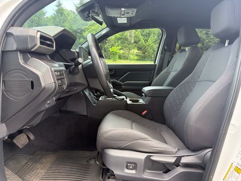 Certified 2025 Toyota Tacoma SR5 AWD/4WD image 11