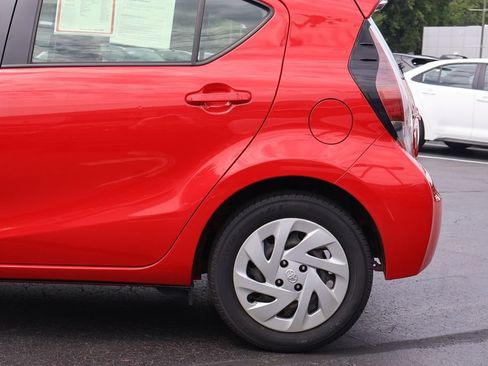 Certified 2016 Toyota Prius C Two FWD image 4