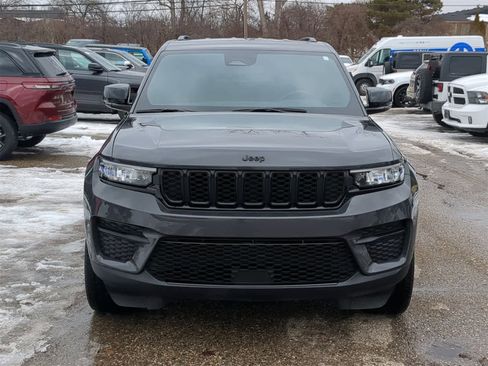 Certified 2024 Jeep Grand Cherokee Altitude image 17