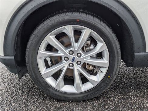 Used 2022 Ford Explorer Platinum w/ Technology Package image 15