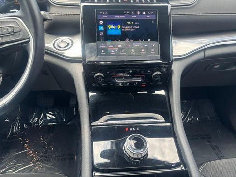 Used 2022 Jeep Grand Cherokee Altitude AWD/4WD image 13