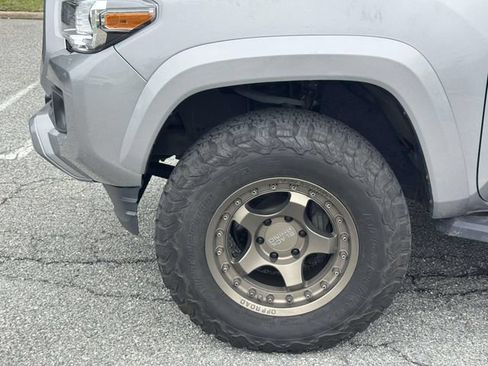 Used 2019 Toyota Tacoma TRD Sport AWD/4WD image 13
