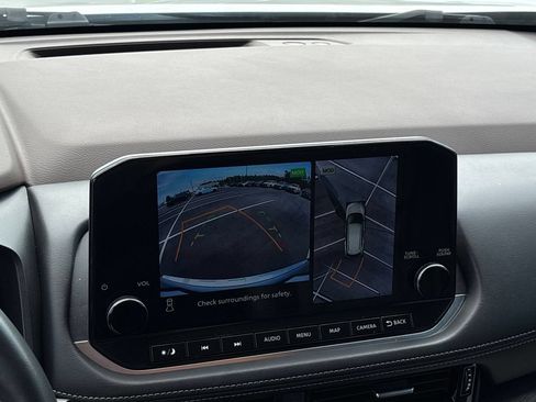 Used 2022 Nissan Rogue Platinum w/ Head-Up Display Package FWD image 19