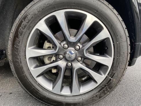 Used 2018 Jeep Grand Cherokee Overland image 42