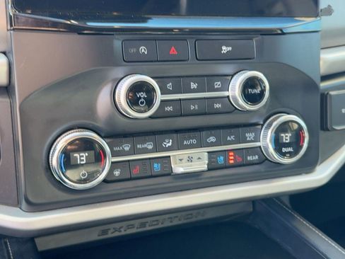 Used 2022 Ford Expedition XLT image 27