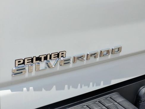Used 2022 Chevrolet Silverado 2500 LT w/ Convenience Package AWD/4WD image 9