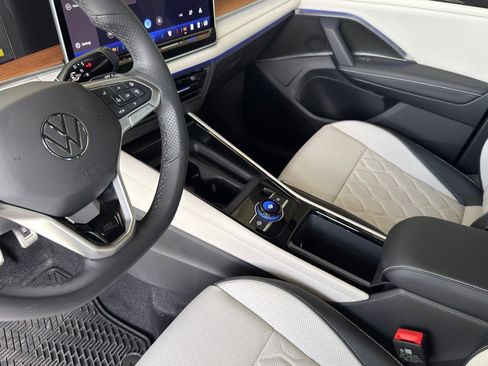 New 2026 Volkswagen Tiguan SEL R-Line AWD/4WD image 13