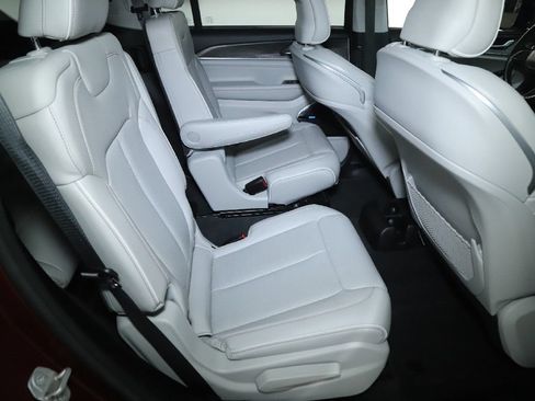 Used 2021 Jeep Grand Cherokee L Overland w/ Luxury Tech Group IV AWD/4WD image 35