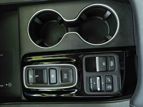 Certified 2025 Honda Pilot Touring image 28