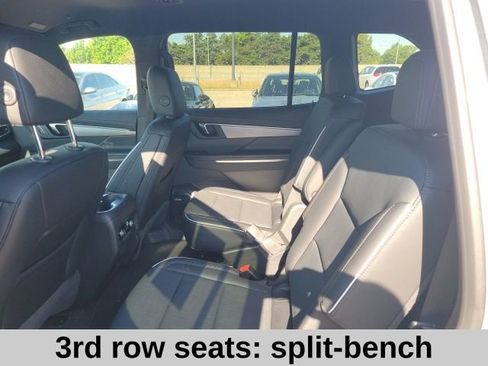 Used 2025 Buick Enclave Preferred w/ Power Package AWD/4WD image 17