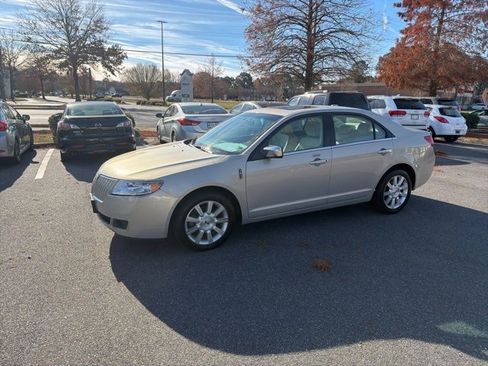 Used 2010 Lincoln MKZ image 7