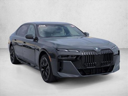 Used 2023 BMW i7 xDrive60 AWD/4WD image 3