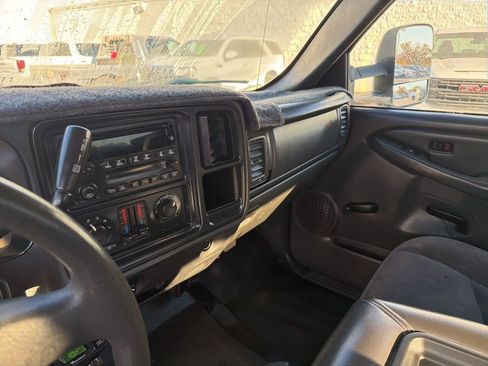 Used 2005 GMC Sierra 3500 W/T image 20