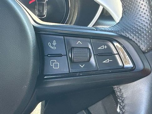 Used 2024 Alfa Romeo Stelvio Veloce image 34