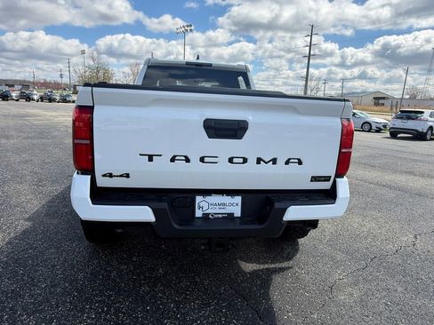 Used 2025 Toyota Tacoma TRD Off-Road image 6