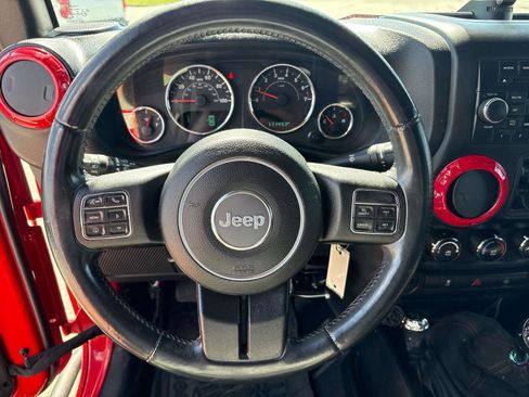 Used 2015 Jeep Wrangler Unlimited Sahara w/ Max Tow Package AWD/4WD image 13