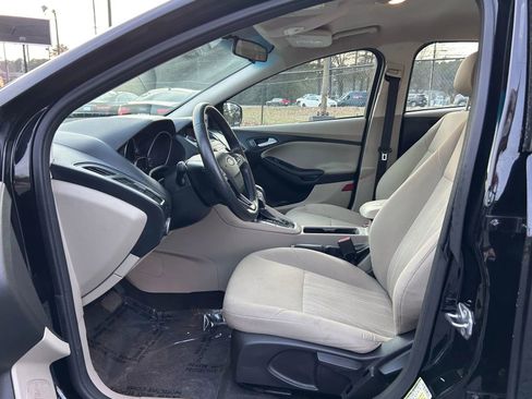 Used 2018 Ford Focus SE w/ Cold Weather Package image 5