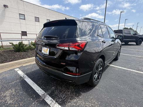 Used 2022 Chevrolet Equinox RS w/ RS Leather Package AWD/4WD image 3