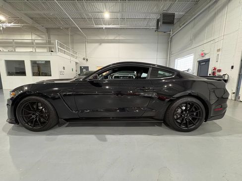 Used 2017 Ford Mustang Shelby GT350 w/ Convenience Package RWD image 4
