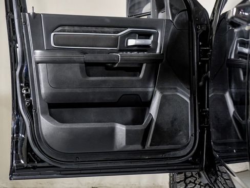 Used 2024 RAM 2500 Big Horn w/ Night Edition image 33