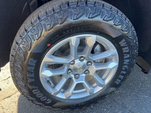 New 2026 Chevrolet Silverado 1500 LT w/ Z71 Off-Road Package image 3