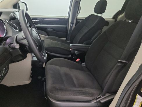 Used 2018 Dodge Grand Caravan SE image 17