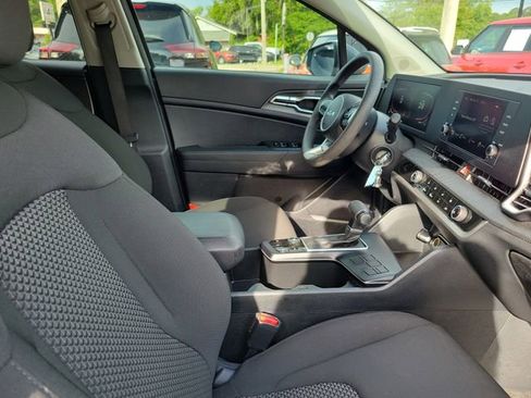 Used 2025 Kia Sportage LX FWD image 35