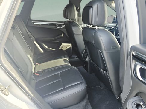 Used 2021 Porsche Macan AWD/4WD image 12