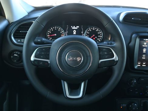 Used 2023 Jeep Renegade Latitude image 18