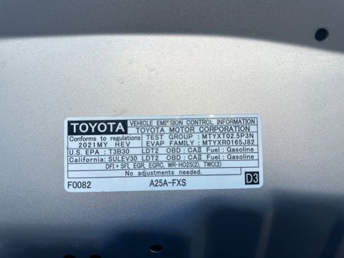 Used 2021 Toyota RAV4 XLE Premium image 30