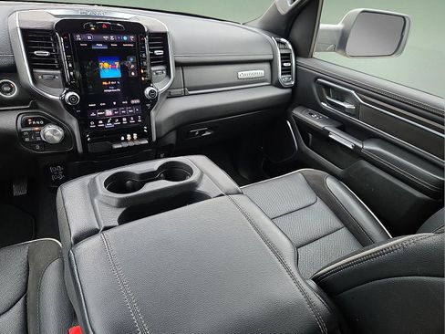 Used 2025 RAM 1500 Laramie AWD/4WD image 12