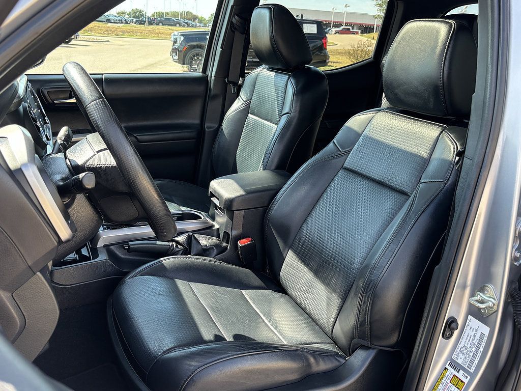 Used 2020 Toyota Tacoma Limited RWD image 14