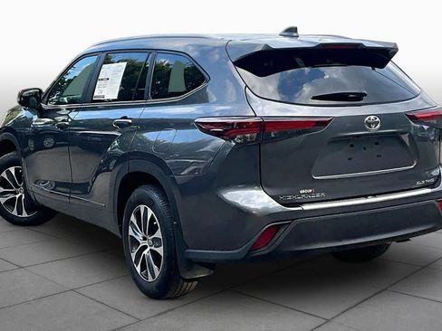 Used 2025 Toyota Highlander XLE w/ Protection Package #3 (TMS) AWD/4WD image 12