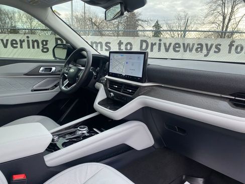 Used 2025 Ford Explorer Platinum w/ LUX Leather Package image 20