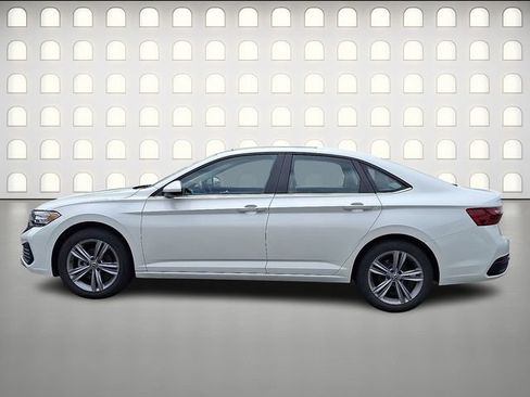 Used 2023 Volkswagen Jetta SE w/ Panoramic Sunroof Package FWD image 4