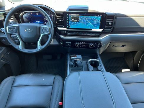 Used 2026 Chevrolet Silverado 1500 LT Trail Boss w/ Convenience Package II AWD/4WD image 3