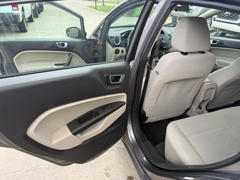 Used 2014 Ford Fiesta SE FWD image 11