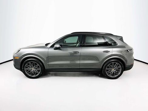 Used 2025 Porsche Cayenne image 2