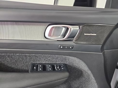 Certified 2023 Volvo XC40 B5 Ultimate w/ Climate Package AWD/4WD image 22
