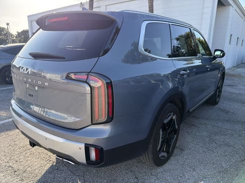 Certified 2024 Kia Telluride EX w/ EX Captain's Chair Package FWD image 9