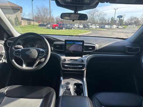 Used 2023 Ford Explorer XLT w/ Equipment Group 202A image 17