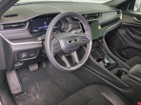 Used 2024 Jeep Grand Cherokee L Laredo AWD/4WD image 9