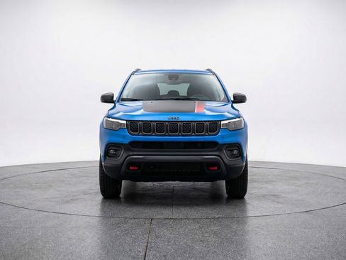 Used 2025 Jeep Compass Trailhawk AWD/4WD image 2