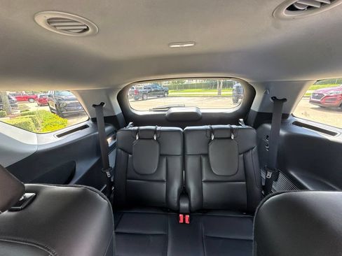 Used 2022 Ford Explorer XLT w/ Equipment Group 202A RWD image 17