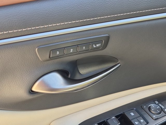 Used 2025 Lexus ES 300h w/ Premium Package FWD image 14