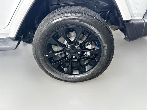 Used 2023 Jeep Wrangler Unlimited Sahara w/ Cold Weather Group AWD/4WD image 11