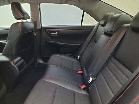 Used 2016 Toyota Camry SE image 18